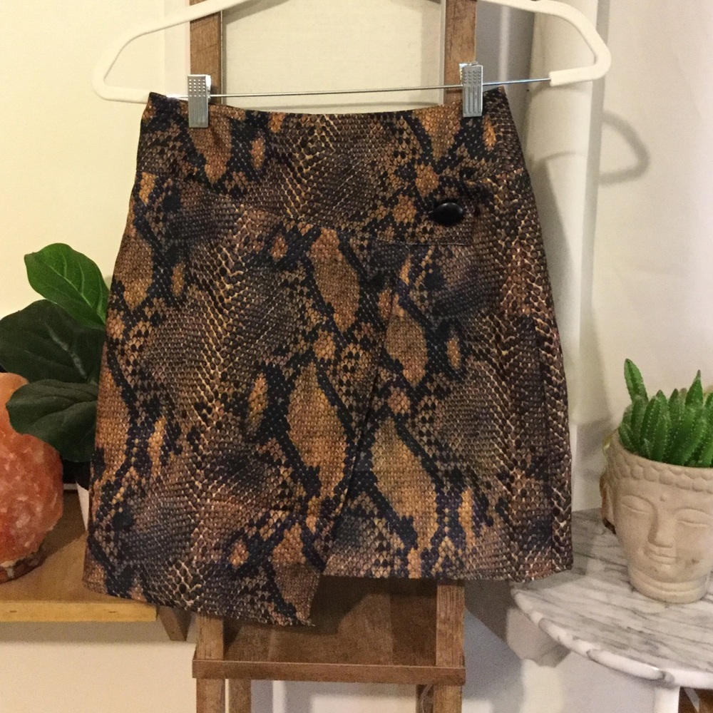 SNAKESKIN PRINT BUTTON MINI SKIRT